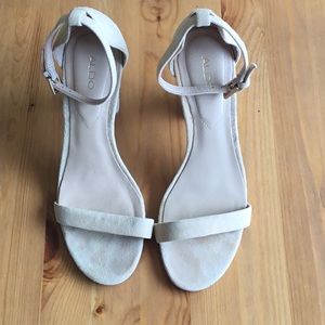 Aldo nude colored high heels size 7👠